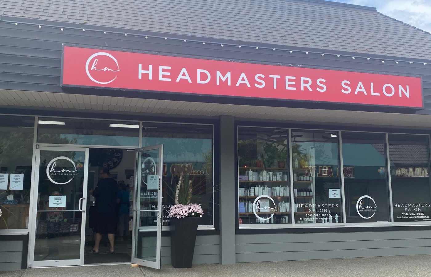 Headmasters Salon storefront