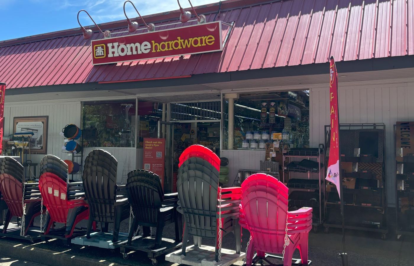 Picture of the outside of Home Hardware with lawn chairs displayed at the front.