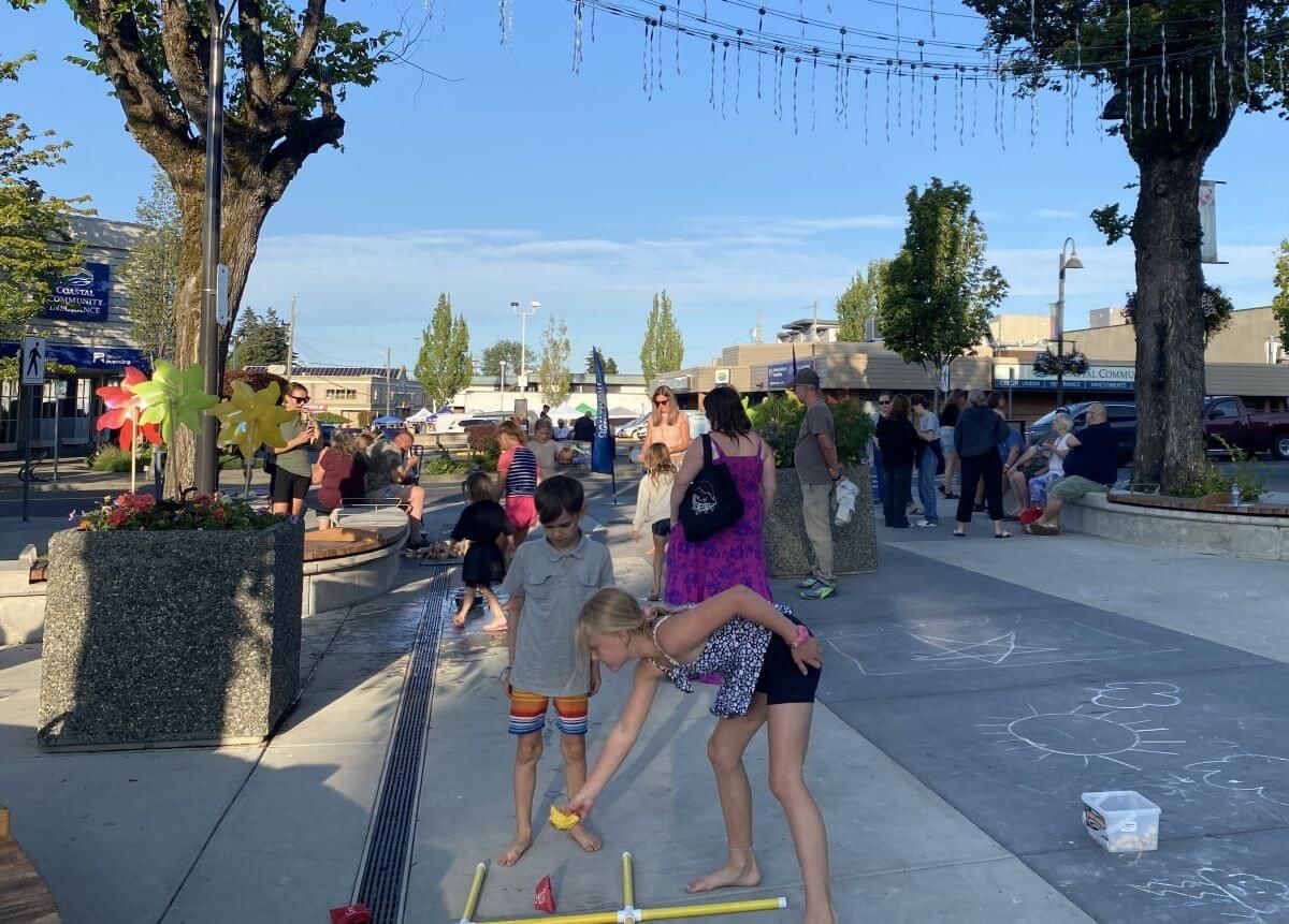 Picnic in the plaza