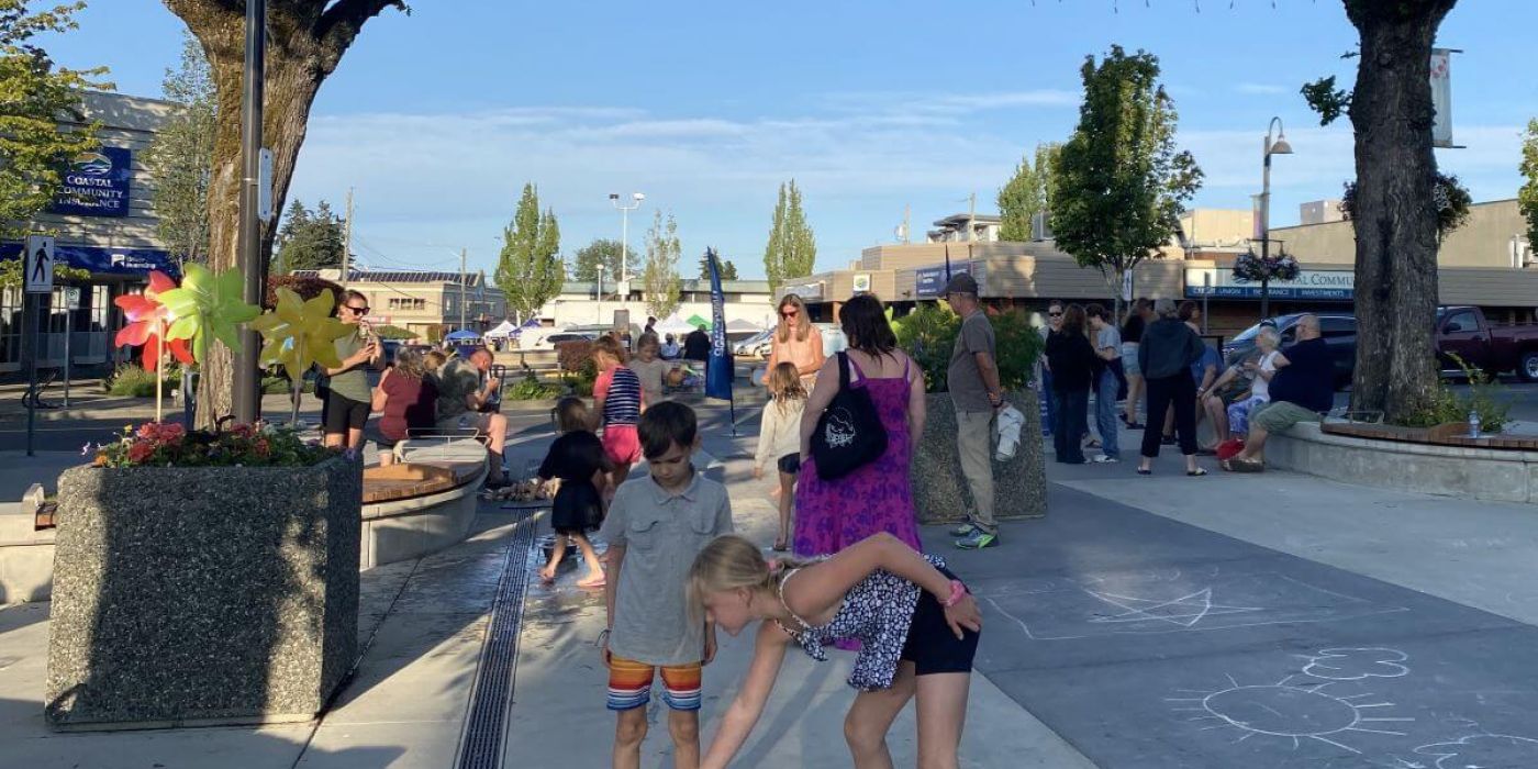 Picnic in the plaza