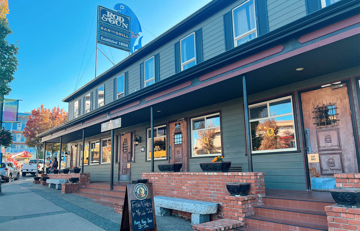 rod & gun bar and grill